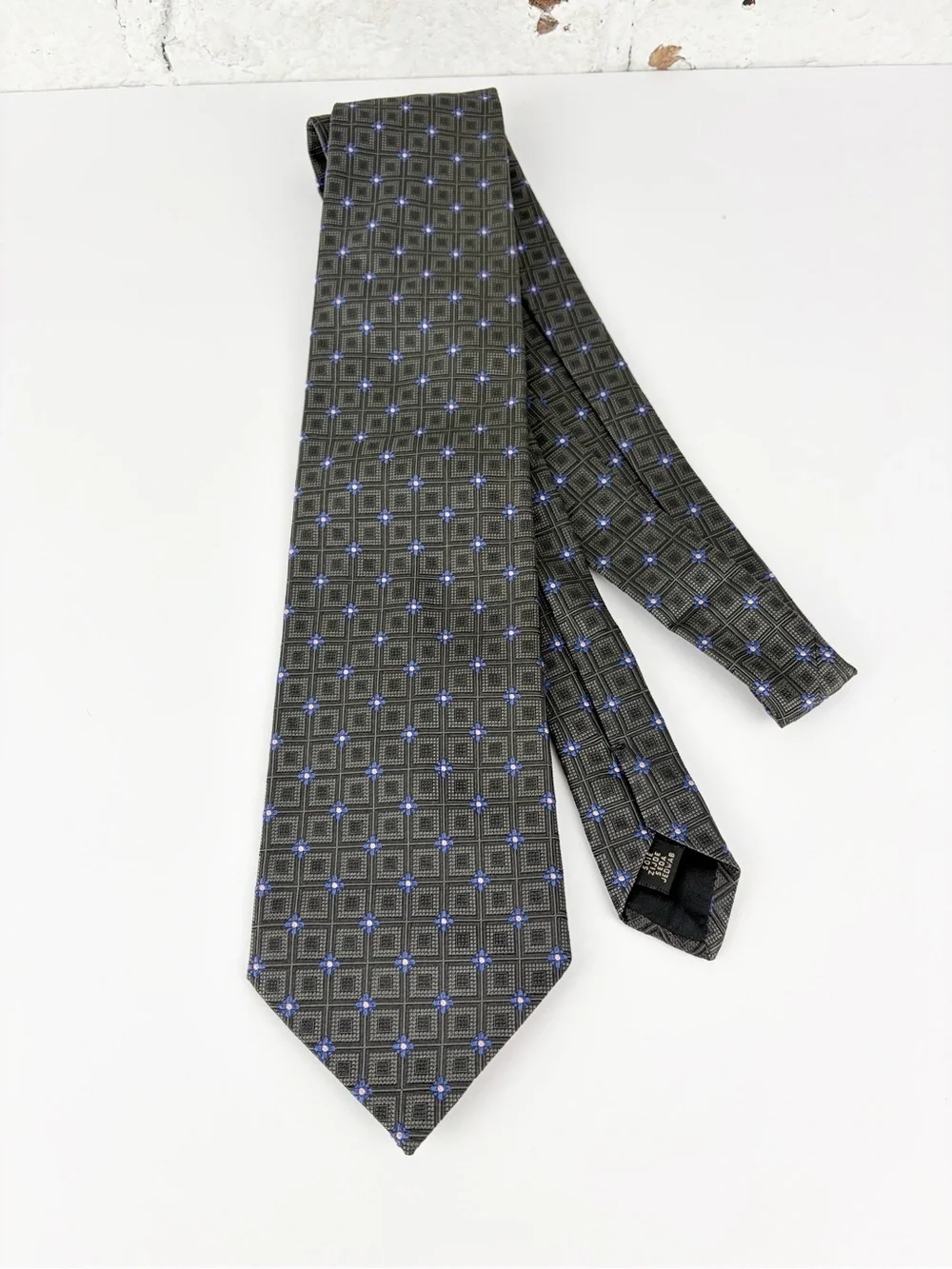Mark Pendleton Italy Von Maur Dark Grey Blue Micro Daisy Ailk Mens Neck Tie